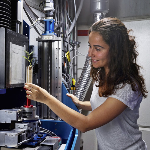 Science with neutrons and muons